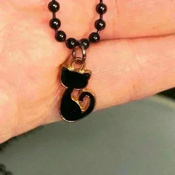 90s style black lightning charm necklace - Picture 2 of 4